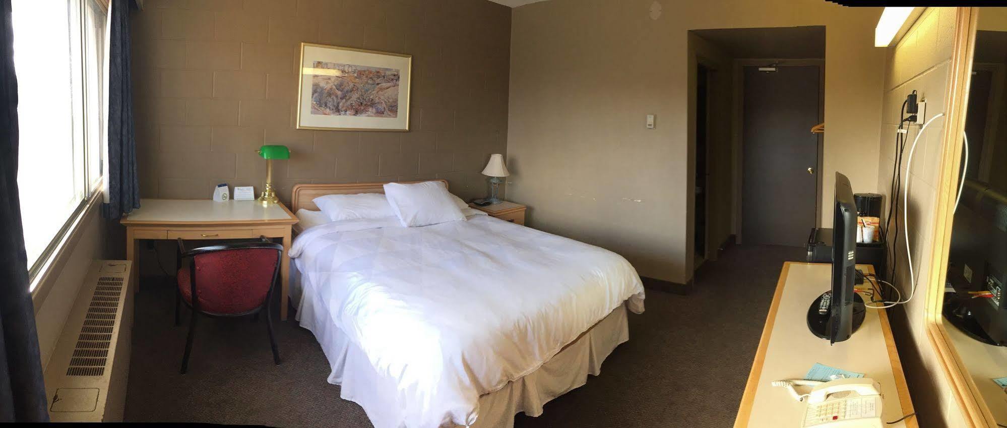 Westgate Inn Саскатун Екстериор снимка